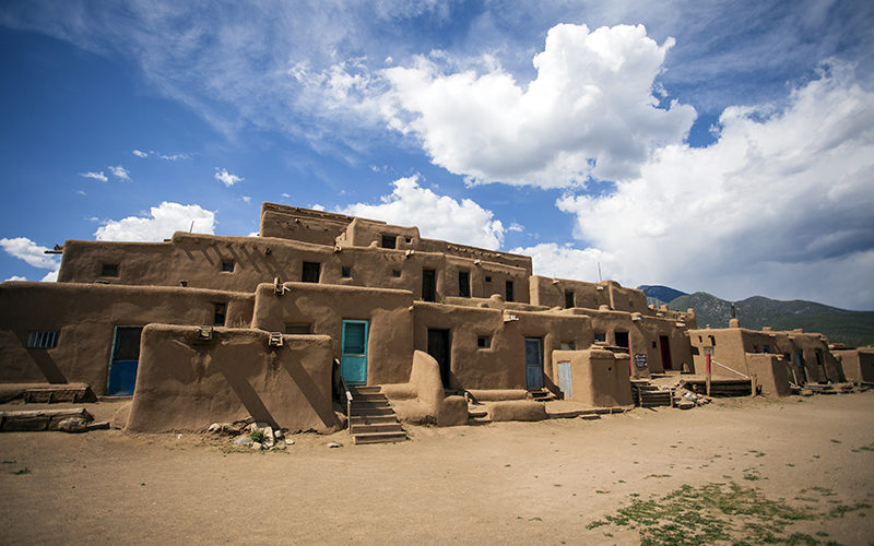 アメリカ先住民の村　ニューメキシコ州タオス・プエブロへ